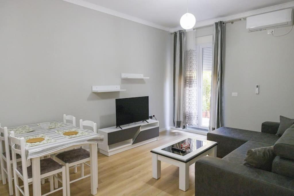 Sab 1 Cozy Modern Apartamento Fier